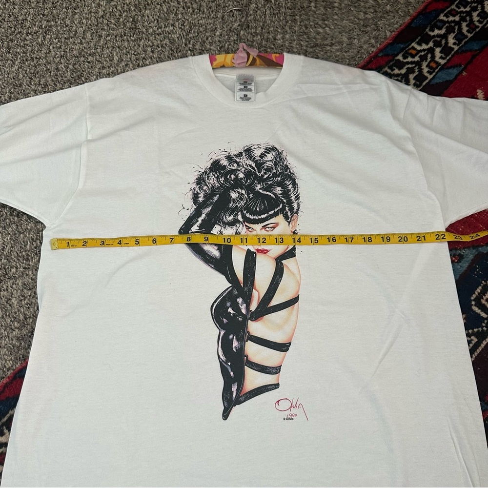 - Rare 1990 Olivia Betty Bettie Page Black hair profile T-shirt - Picture 9 of 10